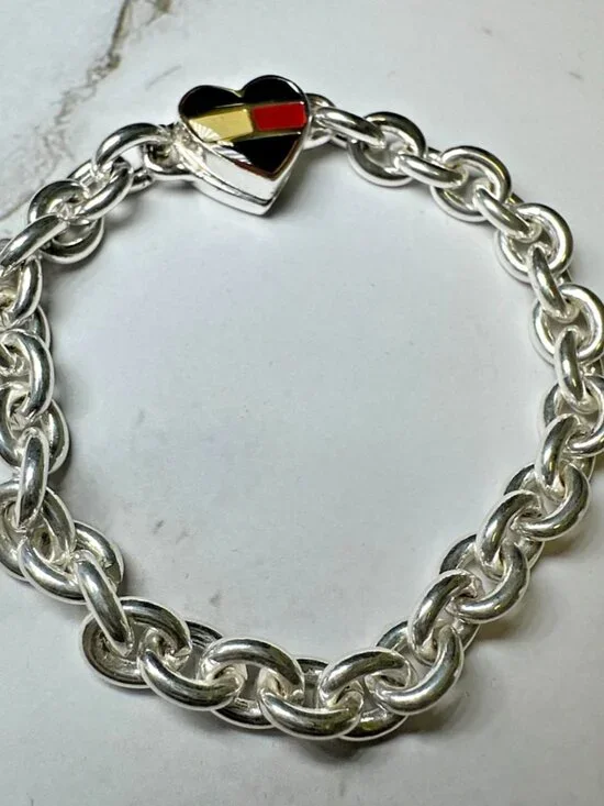 Vintage Tommy Hilfiger Bracelet Silver Tone Chunky Chain Heart Charm Magnetic - Picture 7 of 9